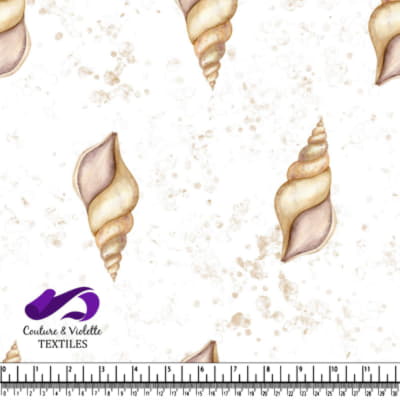 Motif de coquillages sur fond clair et marqué
