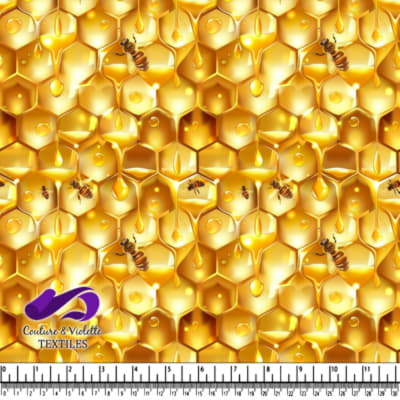 Alvéole d'Or avec Miel Coulant et Gros Plan sur Abeille