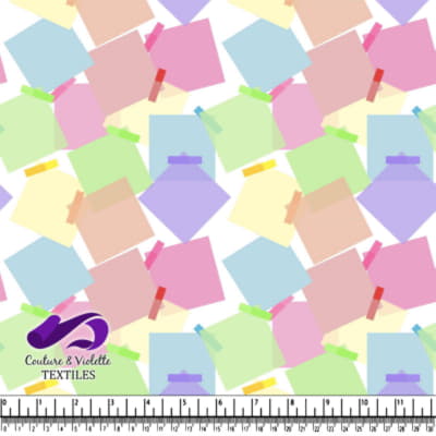 Post-it coloré sur fond blanc