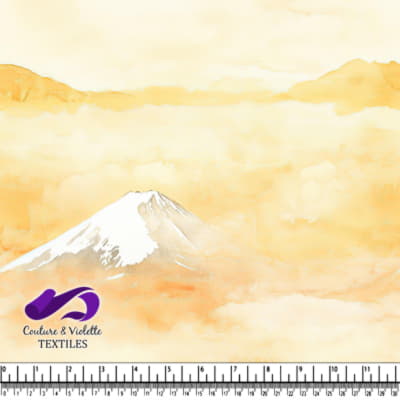 Sommet de montagne au-dessus des nuages dans des couleurs pastel douces