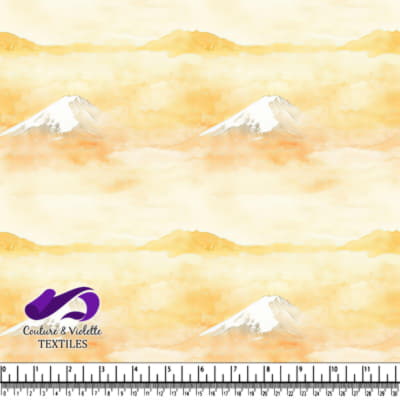 Sommet de montagne au-dessus des nuages dans des couleurs pastel douces