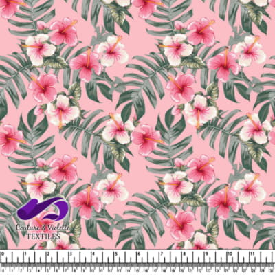 Fleurs d'Hibiscus Roses et Feuilles Vertes : Motif Tropical