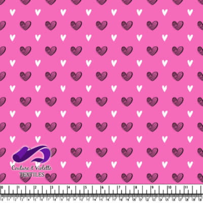 Imprimé en Rose avec des Cœurs Dessinés à la Main en Noir et Blanc