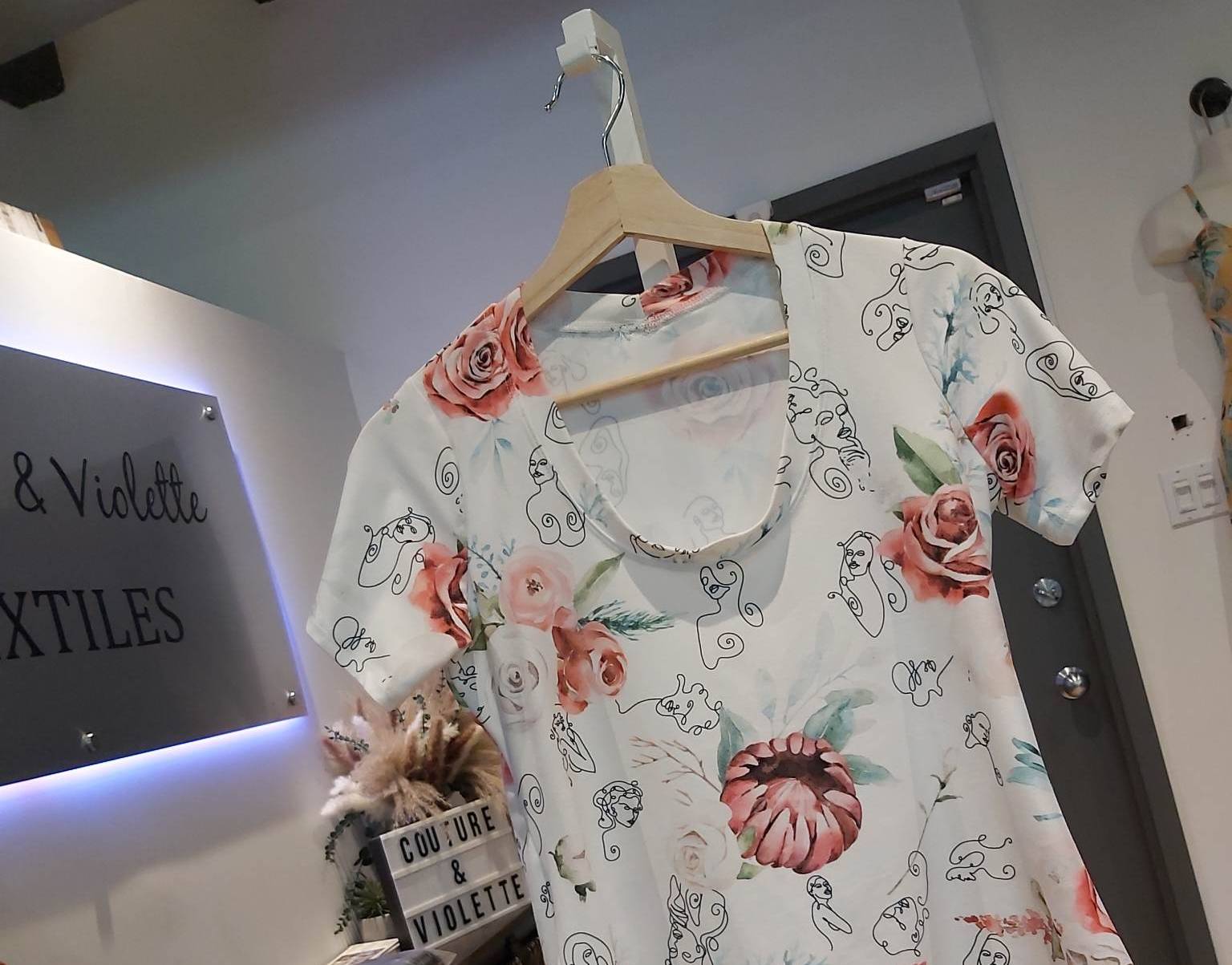 Aperçu une pose pour le rose